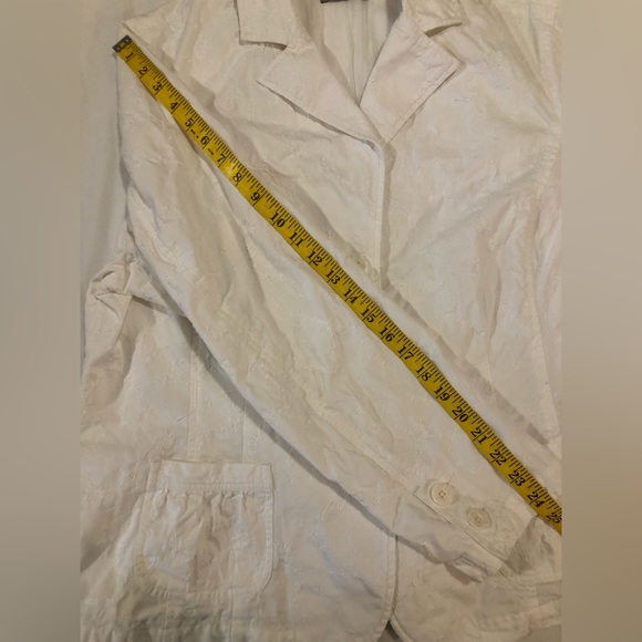 i.e. relaxed, vintage white eyelet blazer, beautiful & so easy to wear! 2X - Picture 8 of 16